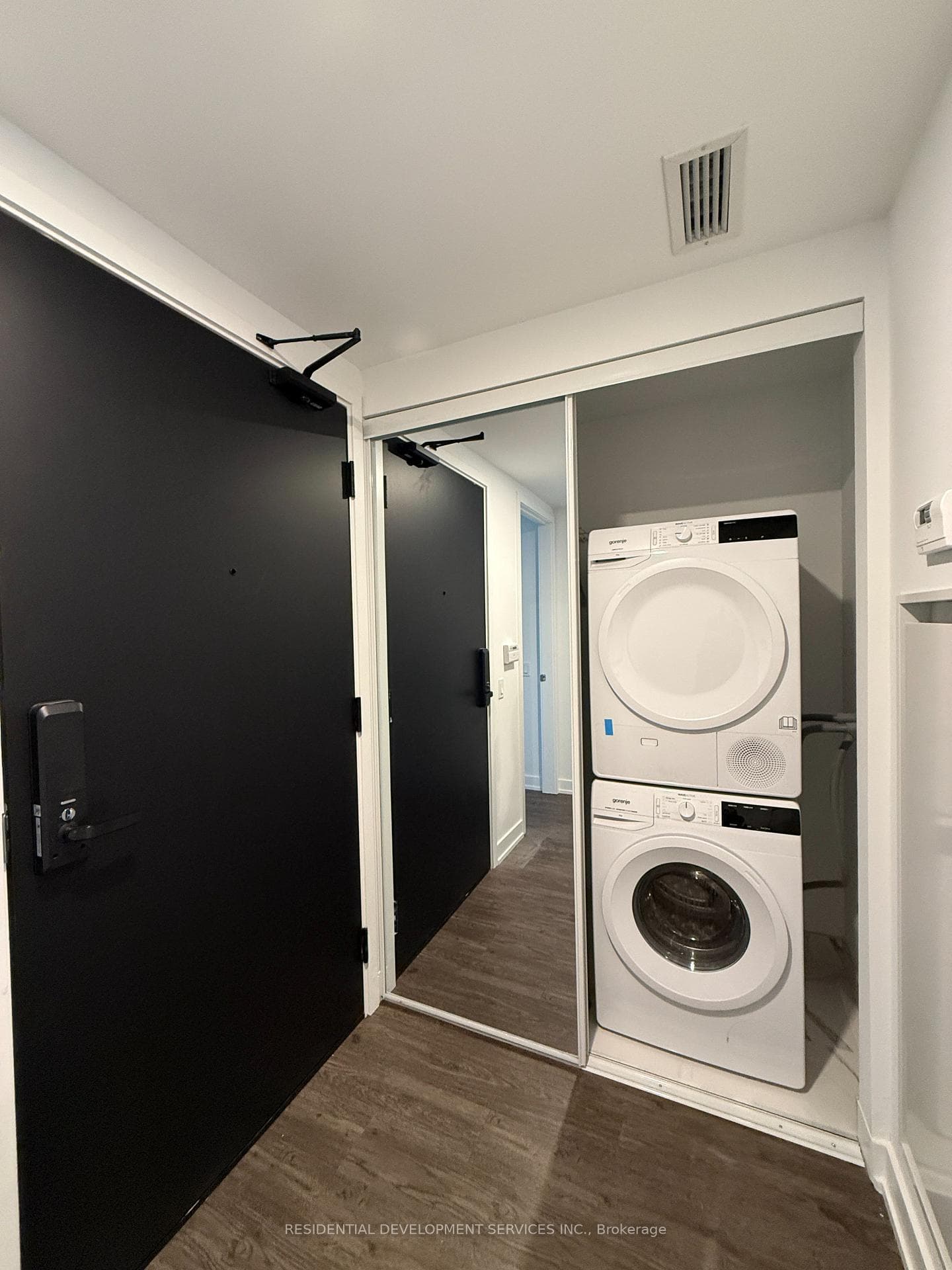 88 Queen Street Unit 1810 photo 14