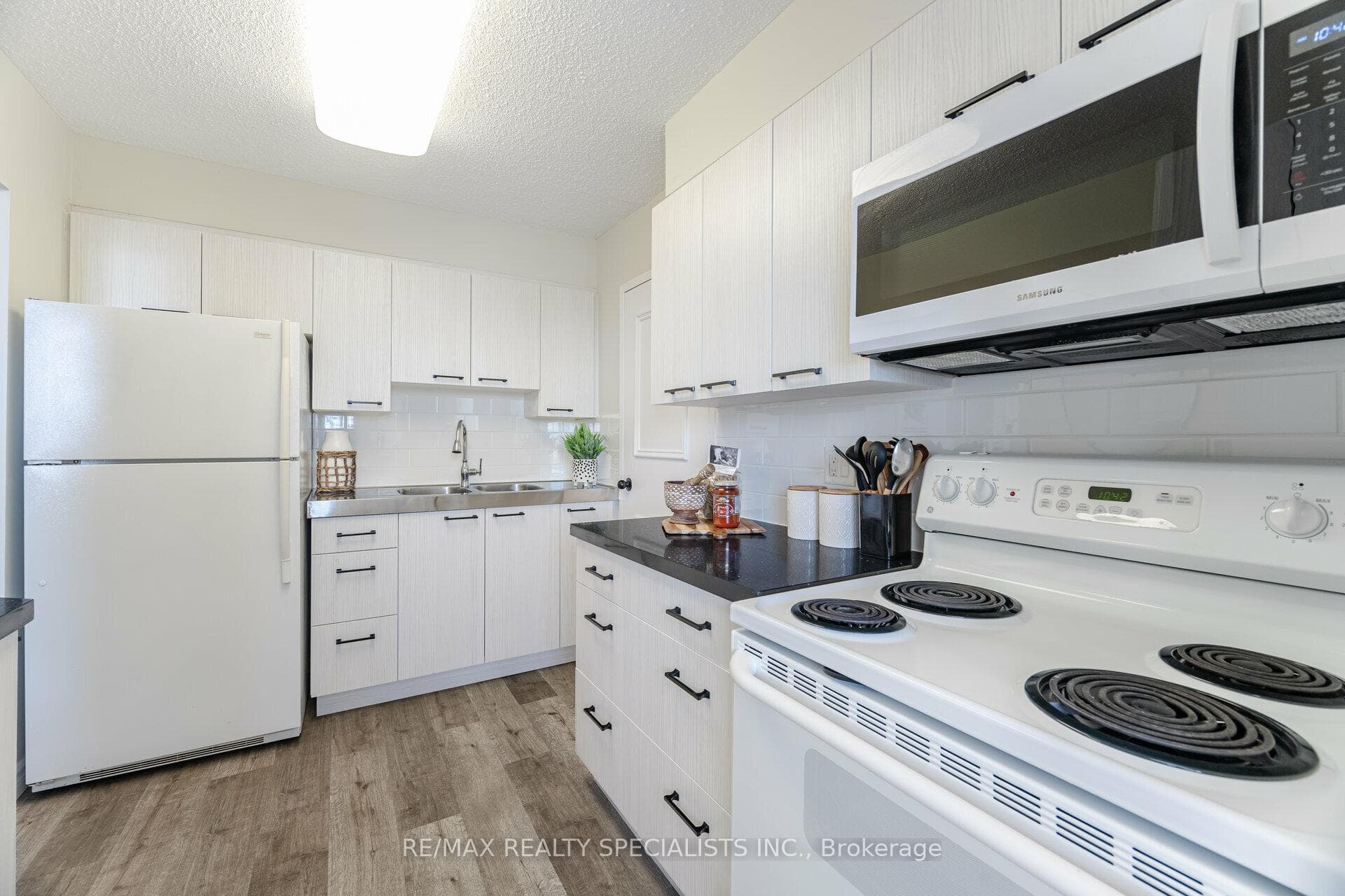 5 Parkway Forest Drive Unit 1808 photo 17