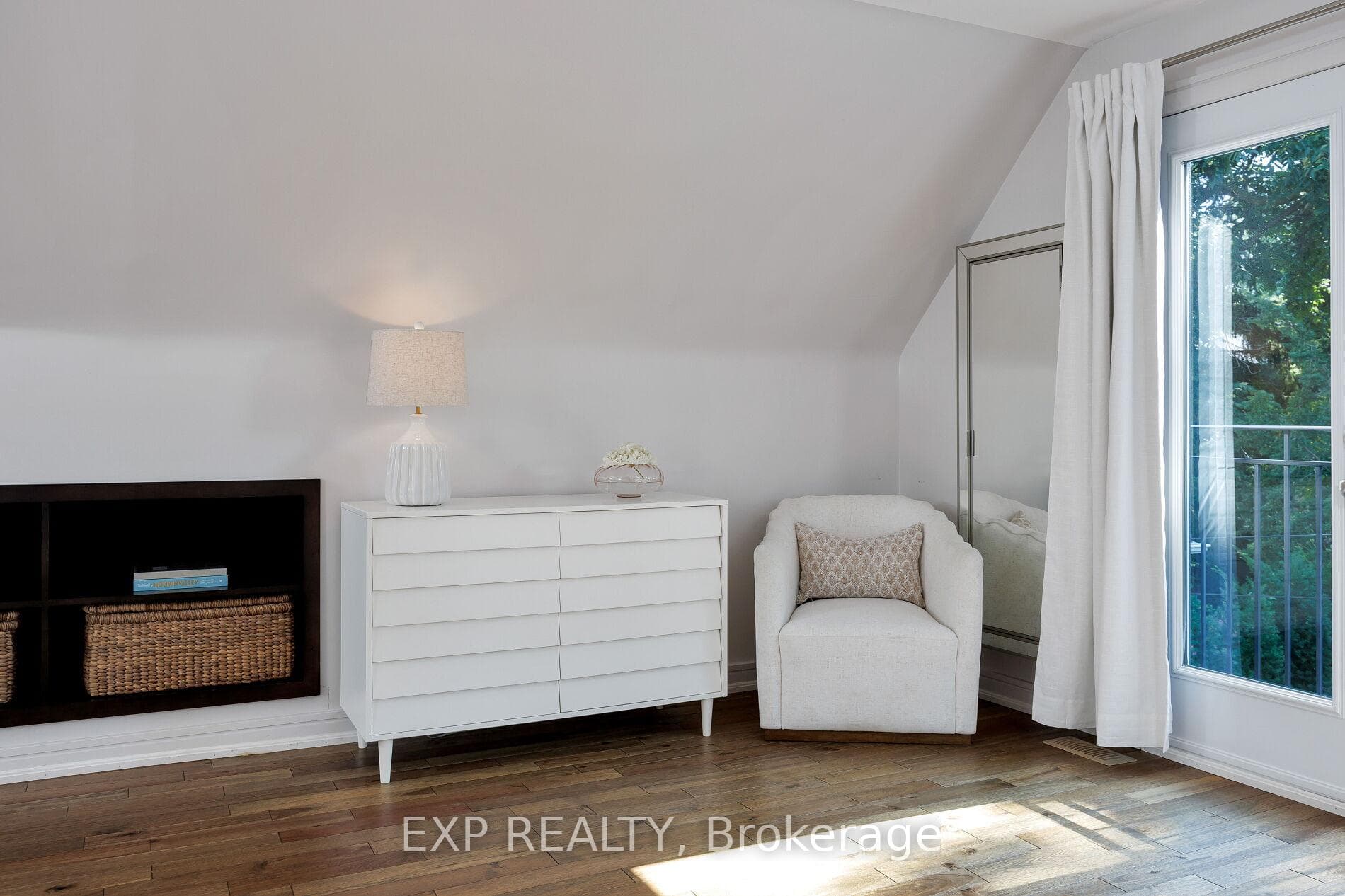 870 Royal York Road photo 29