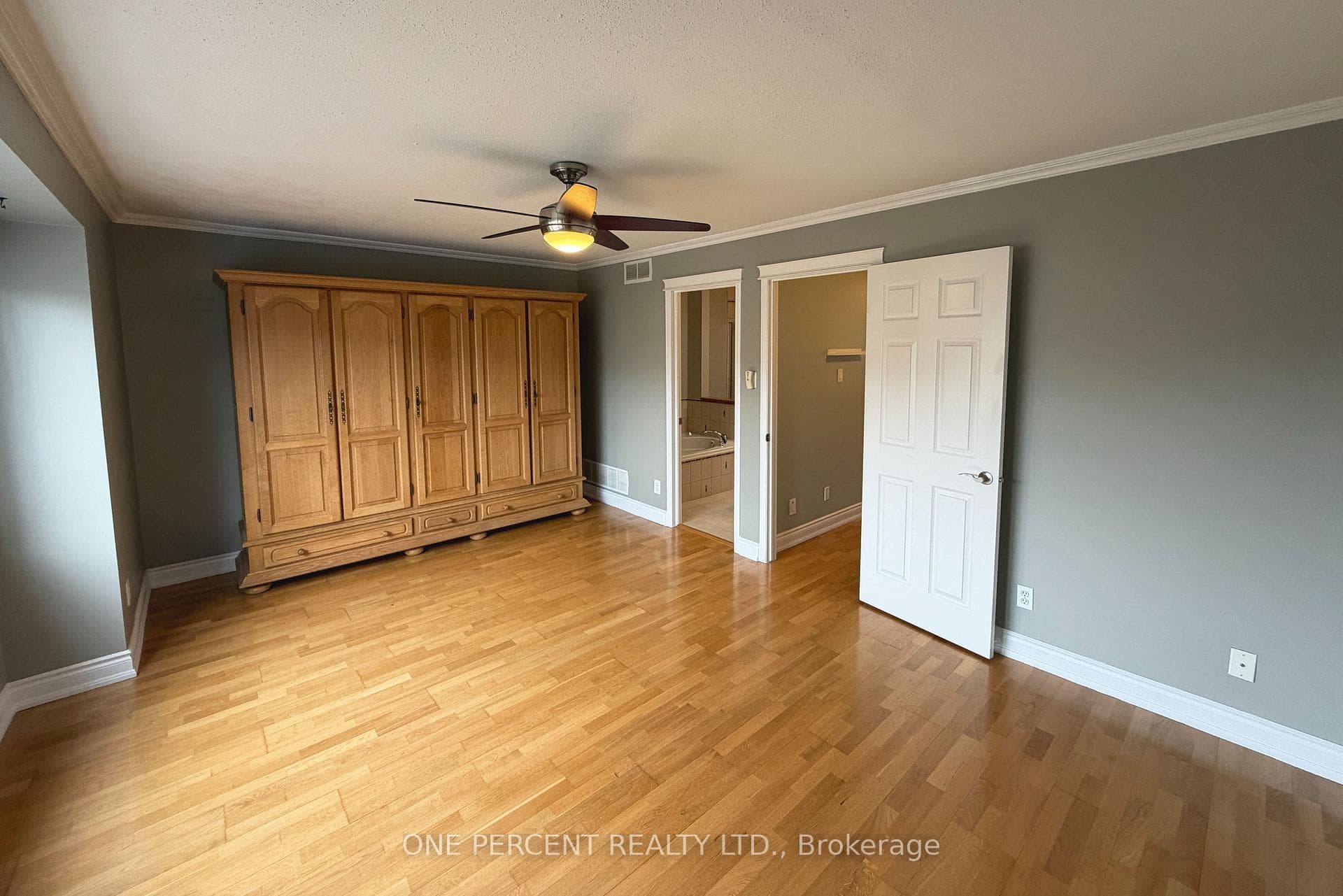 311 Southcrest Private photo 16