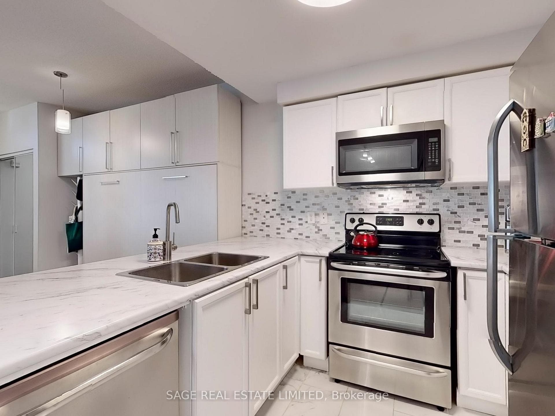 760 Lawrence Avenue Unit 44 photo 15