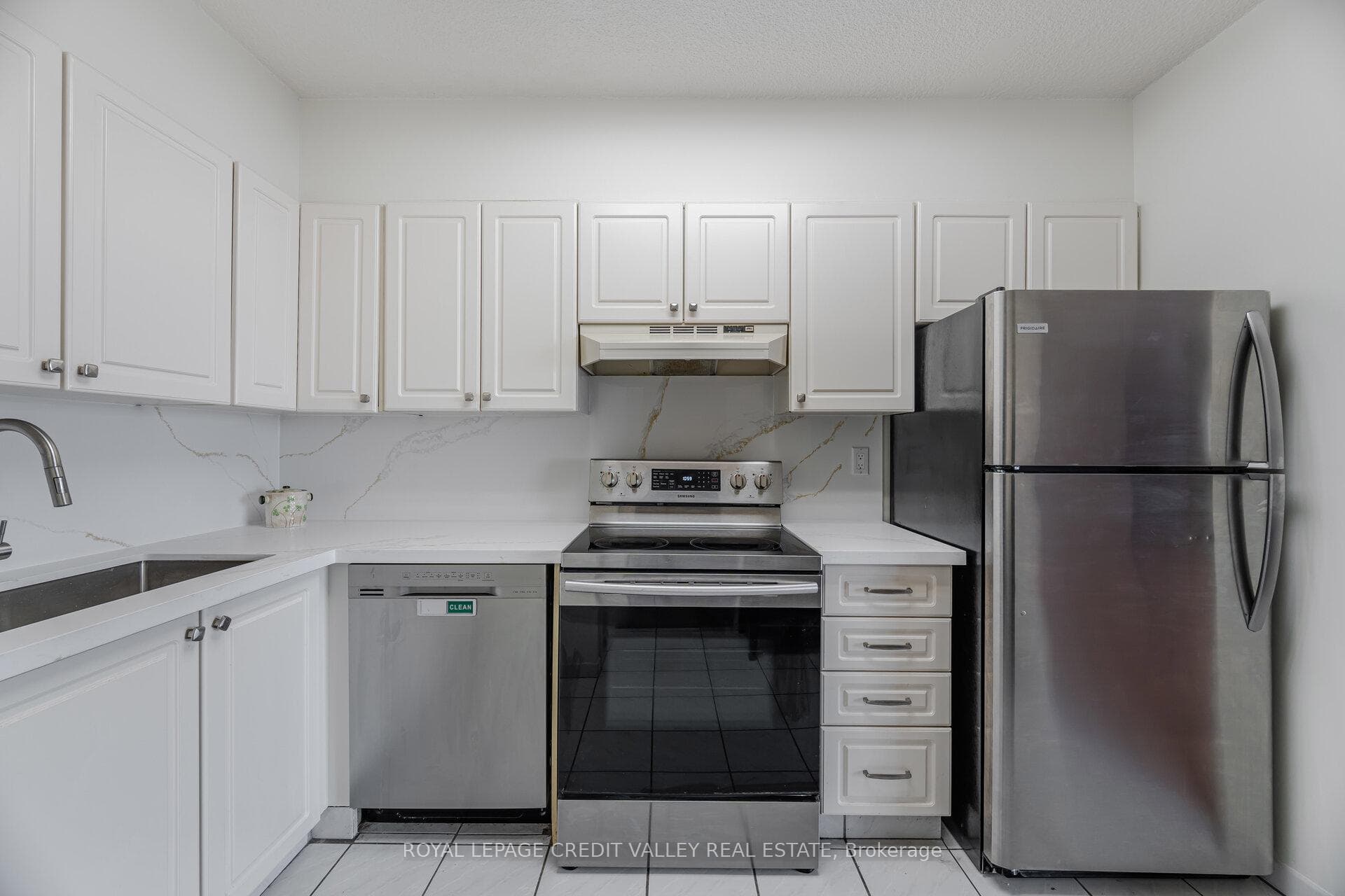 33 Harbour Square Unit 1421 photo 11