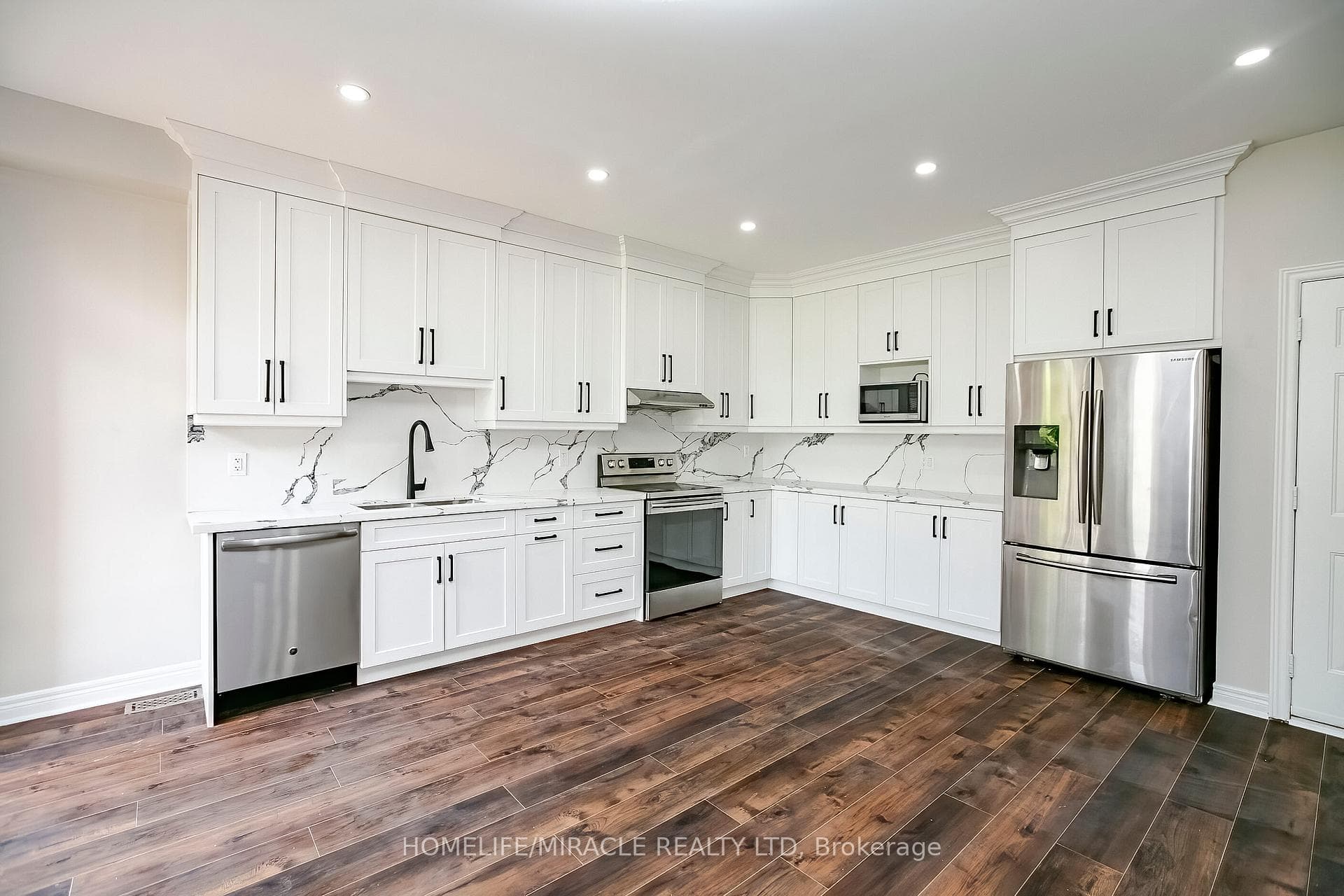 7 Stephanie Avenue photo 11