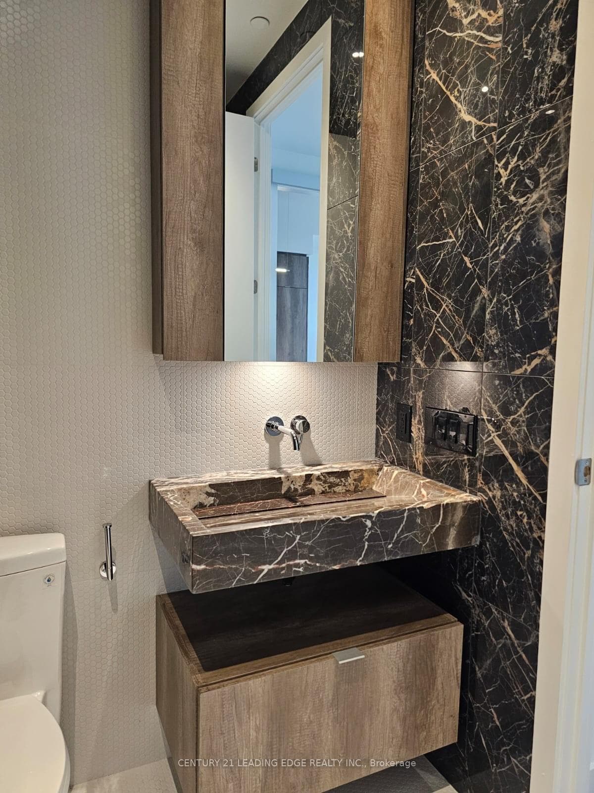 11 Yorkville Avenue Unit 5801 photo 17