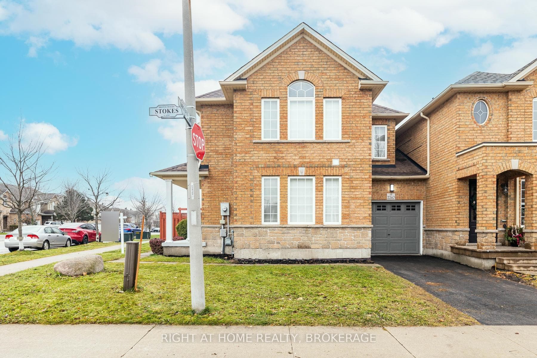 Exterior - Front Driveway