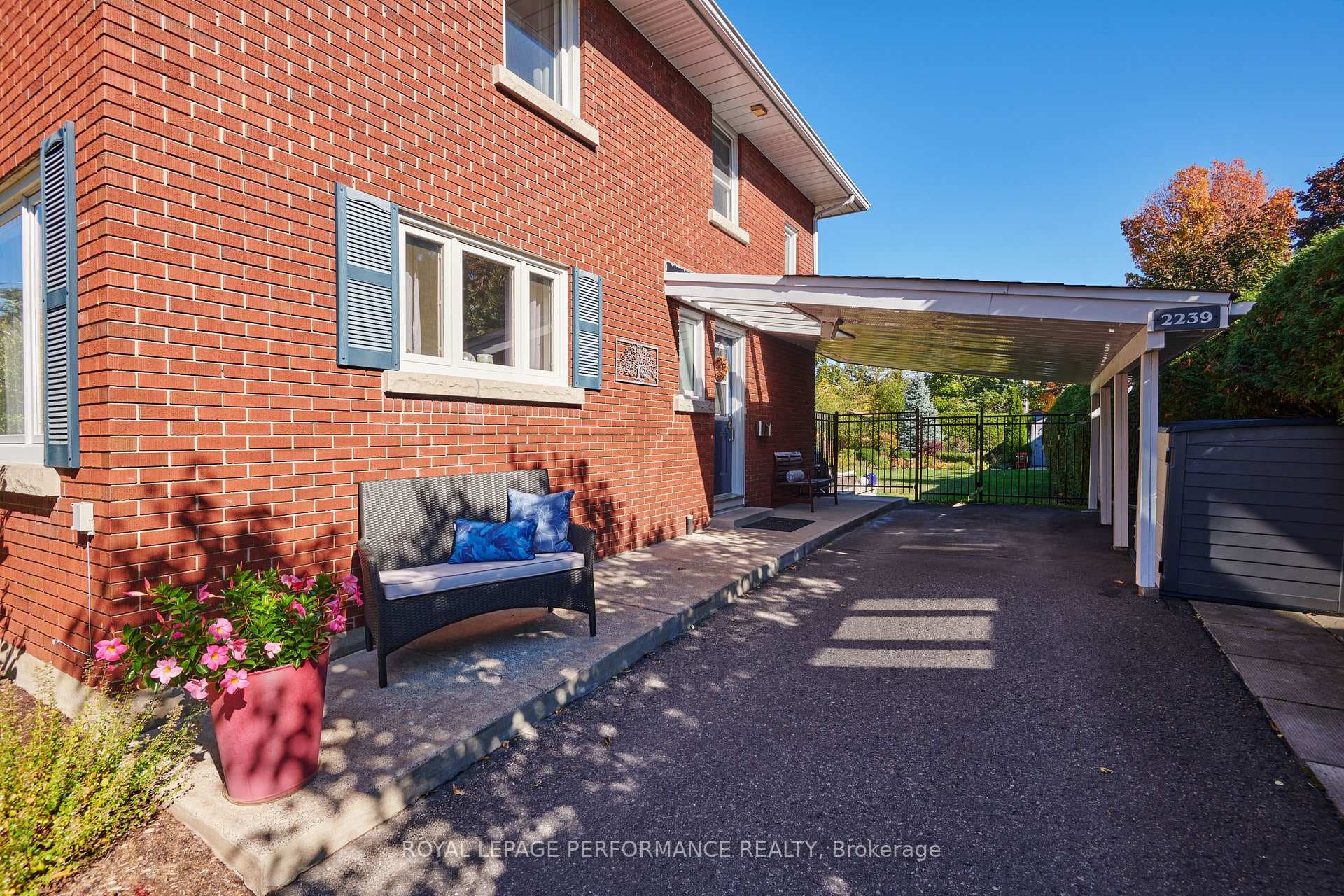 2239 Webster Avenue photo 2