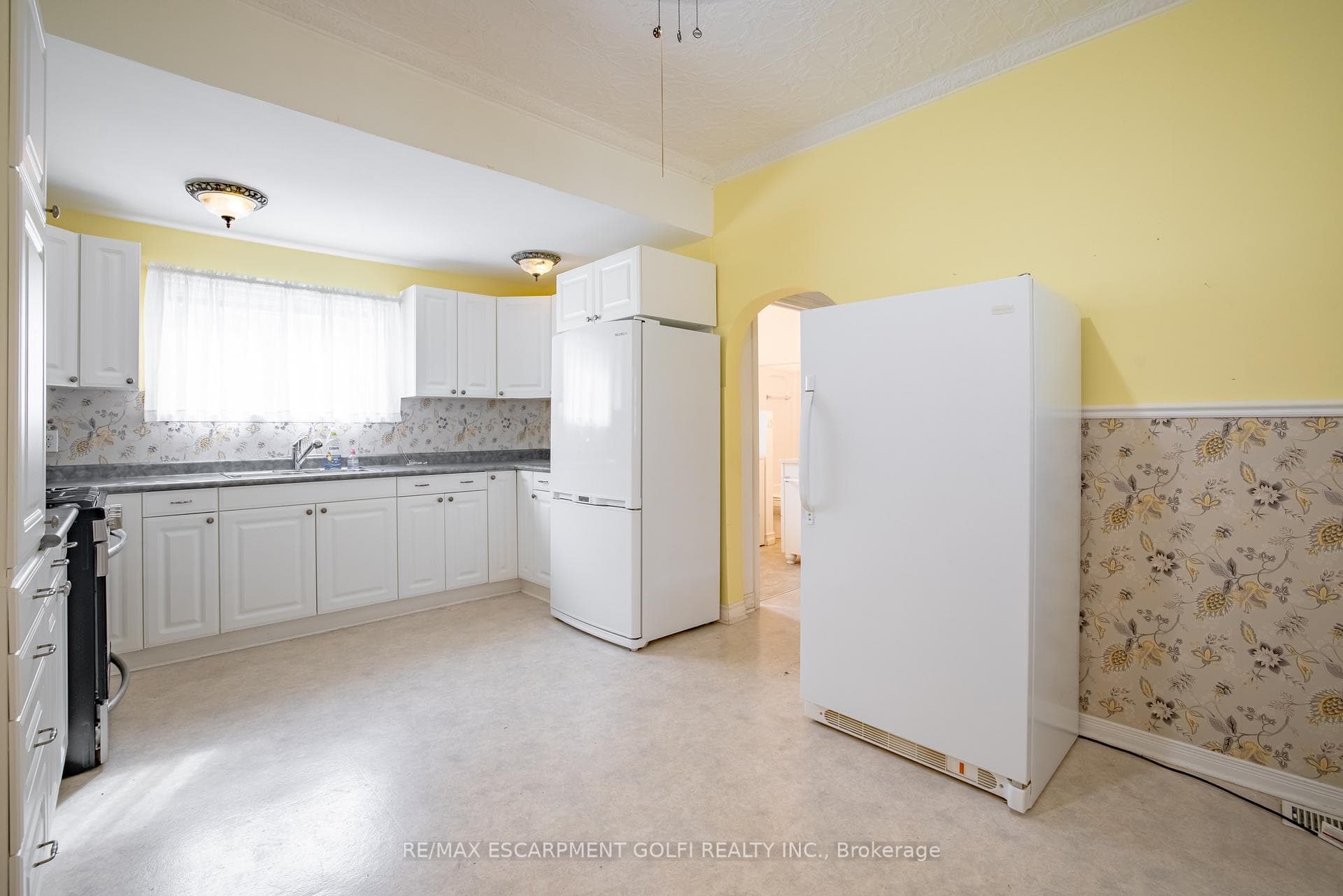 168 Welland Avenue photo 11