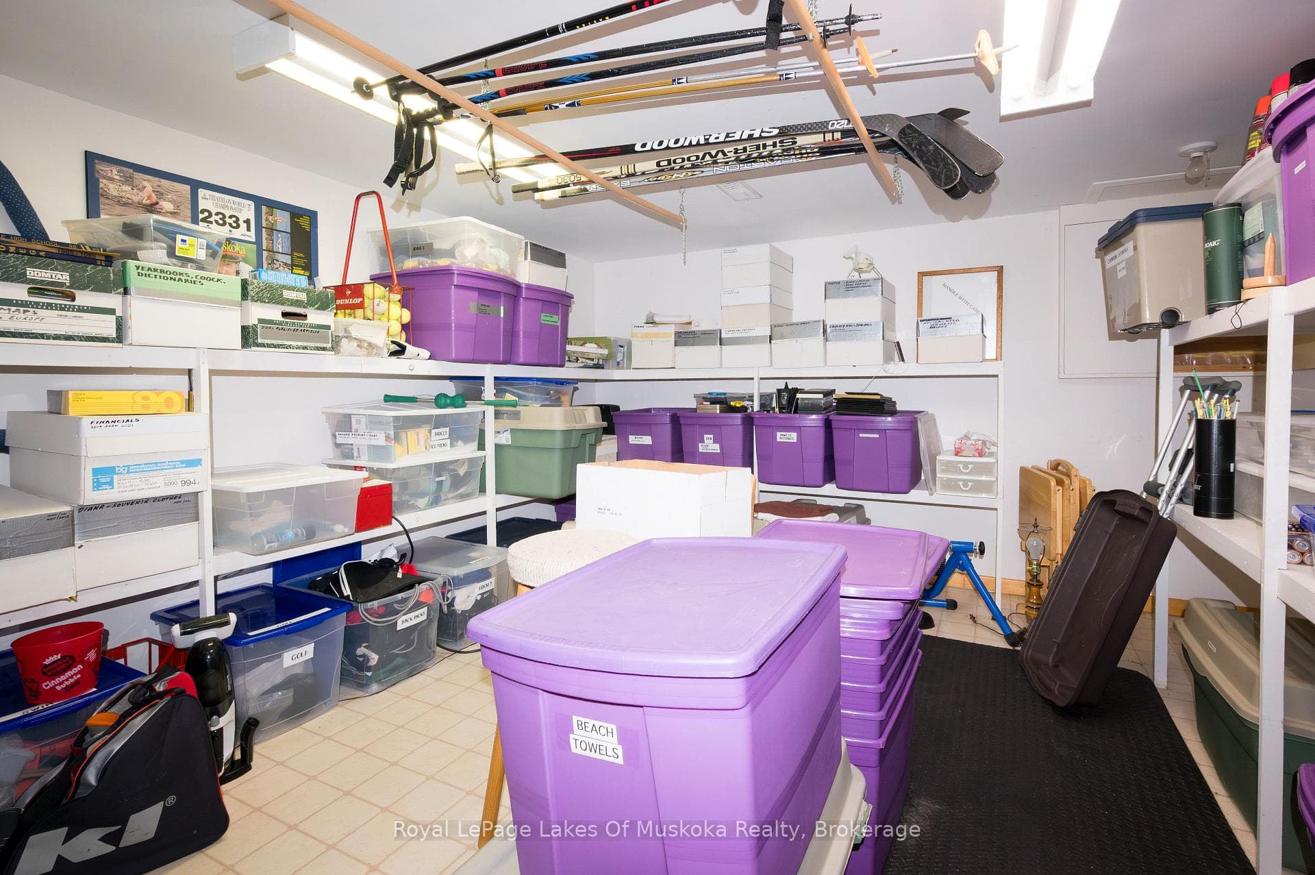 574 Ravenscliffe Road photo 25