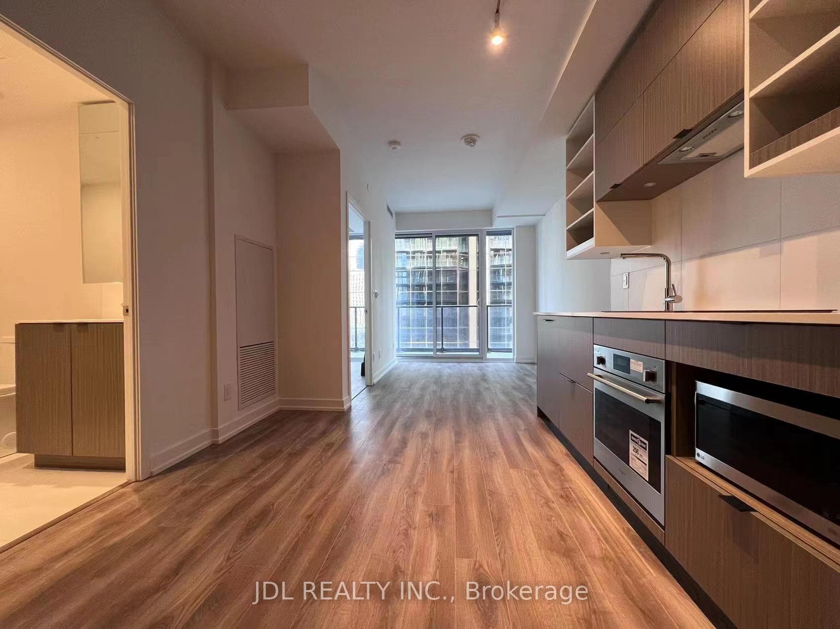 20 Edward Street Unit 805 photo 2