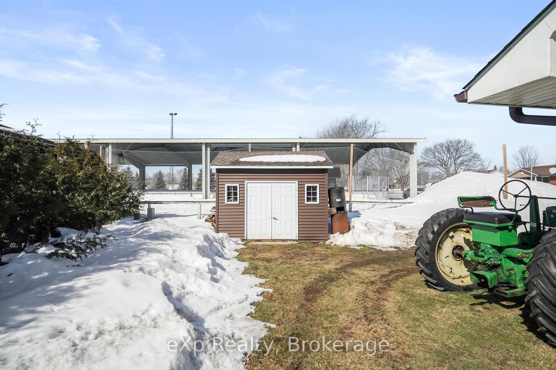 93 Elma Centre Street photo 43