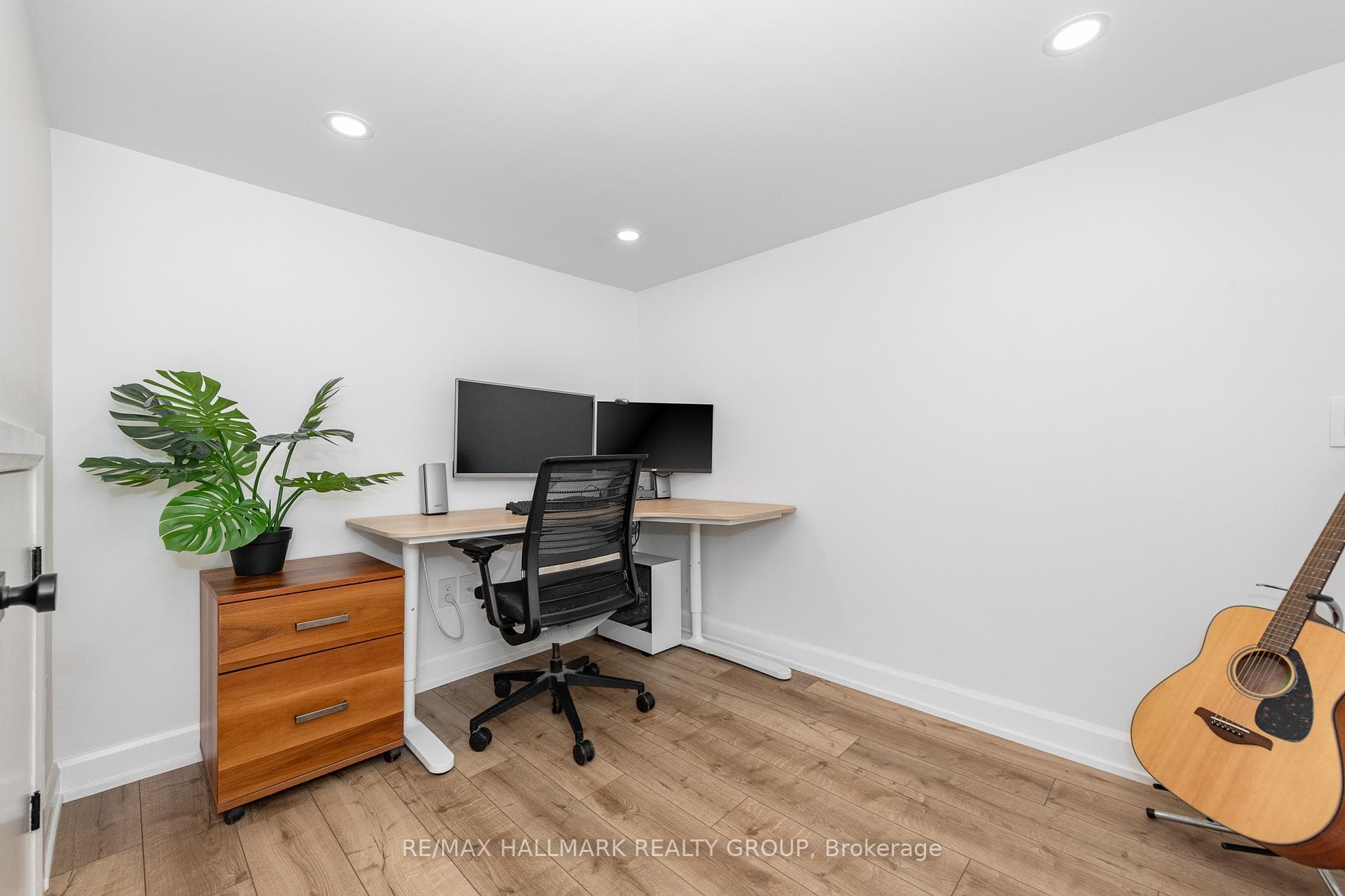324 Montfort Street photo 20