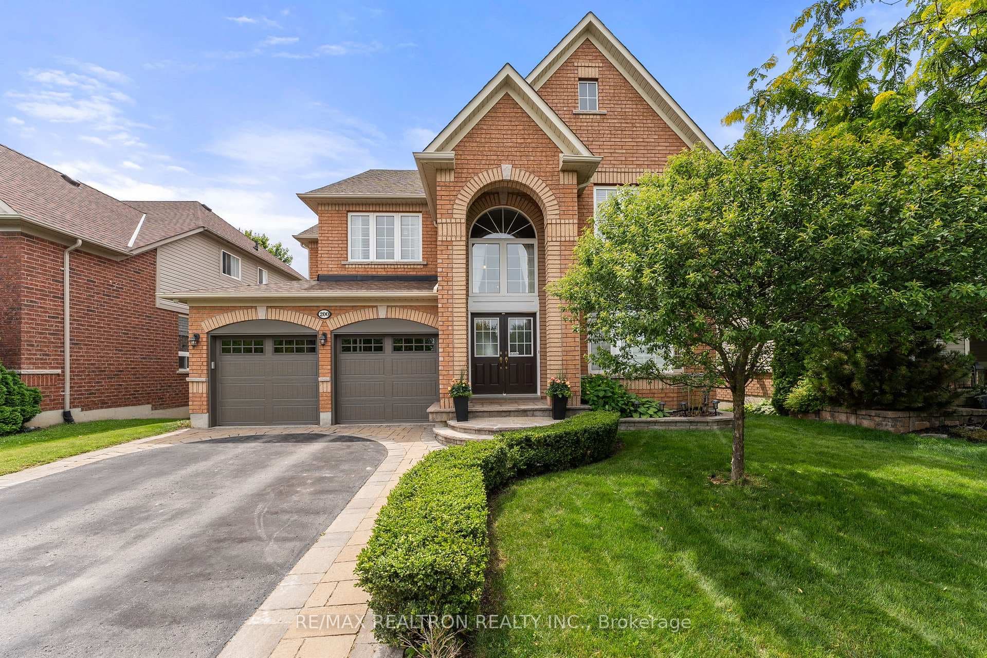 200 Roseborough Drive photo 2
