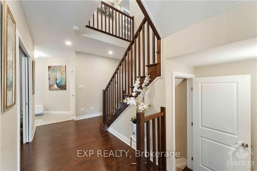 725 WOOLER Place photo 5