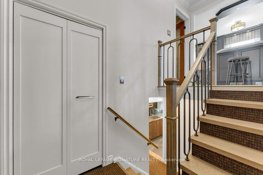 75 Lillooet Crescent photo 5