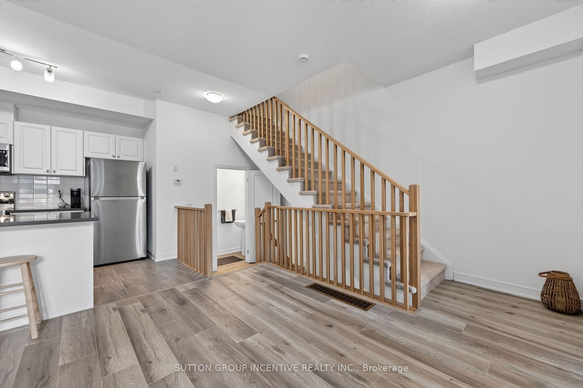 46 Spry Lane photo 5