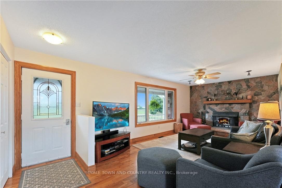 953 Lilac Road photo 4