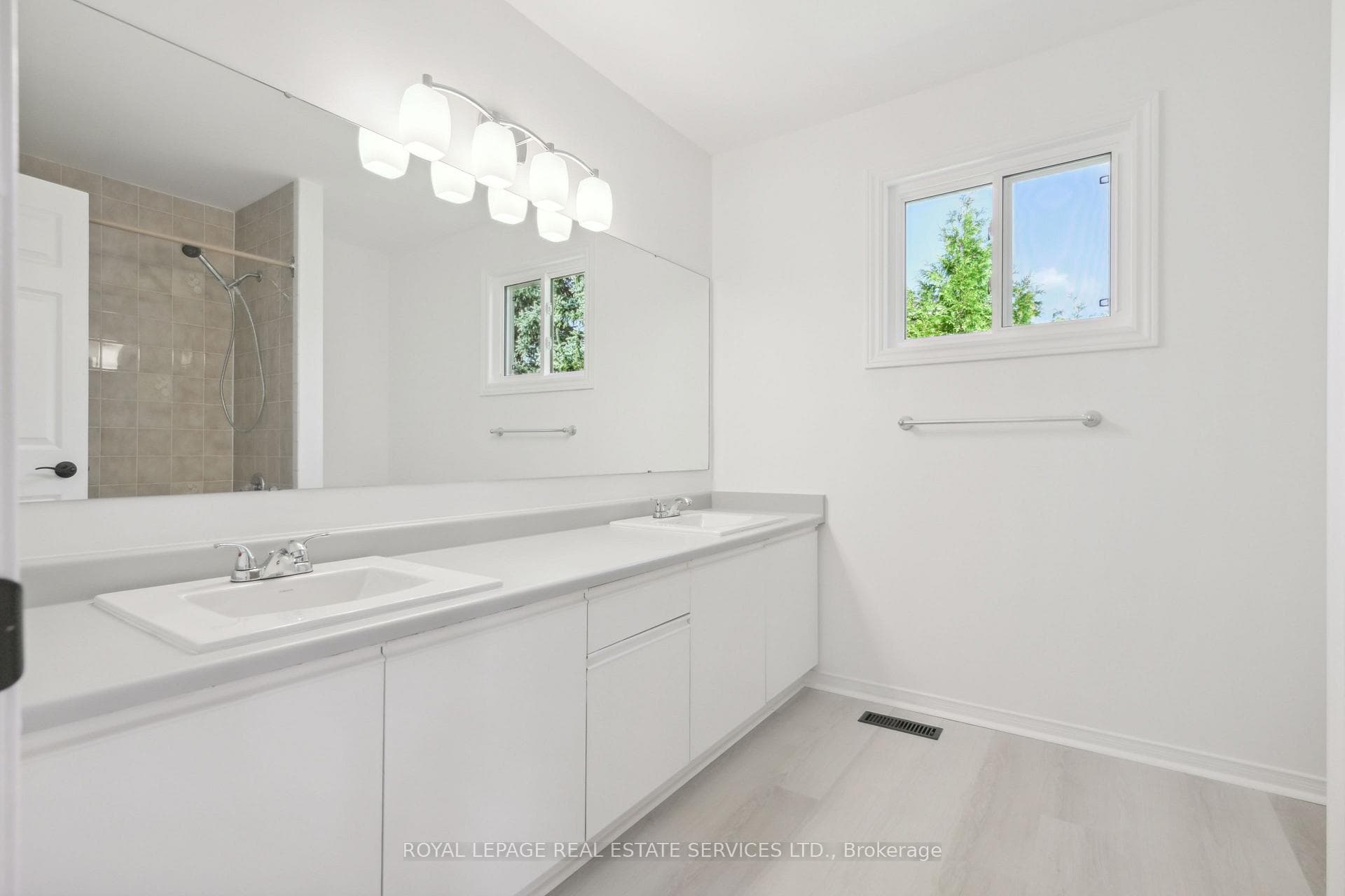 2066 Castlefield Crescent photo 27