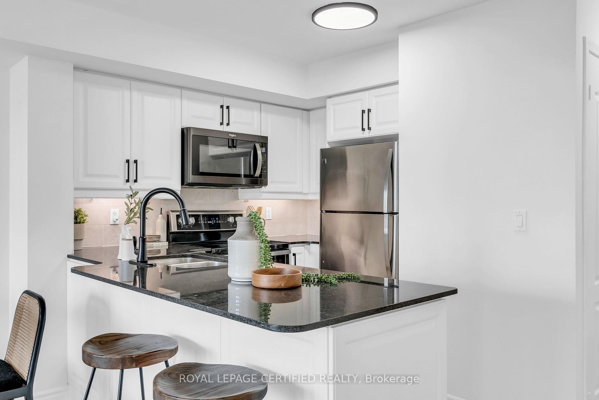 1 Elm Drive Unit 2101 photo 13
