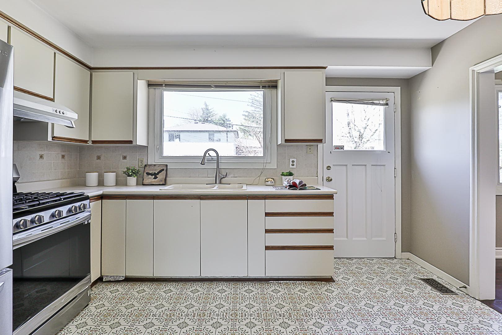 6 Bakerdale Road photo 14
