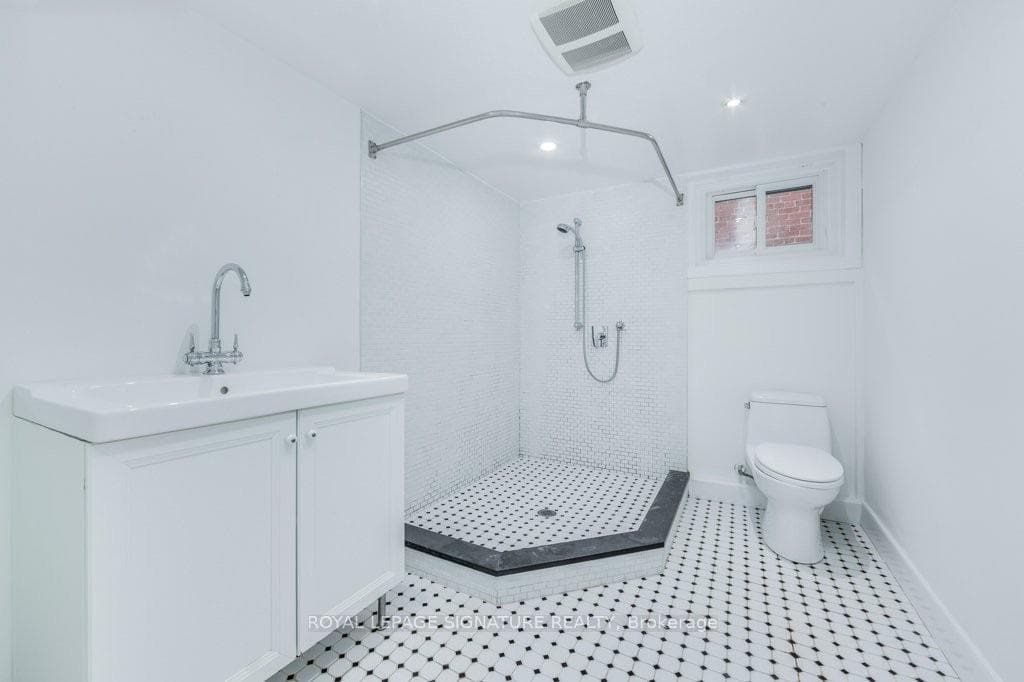 45 Harewood Avenue photo 16