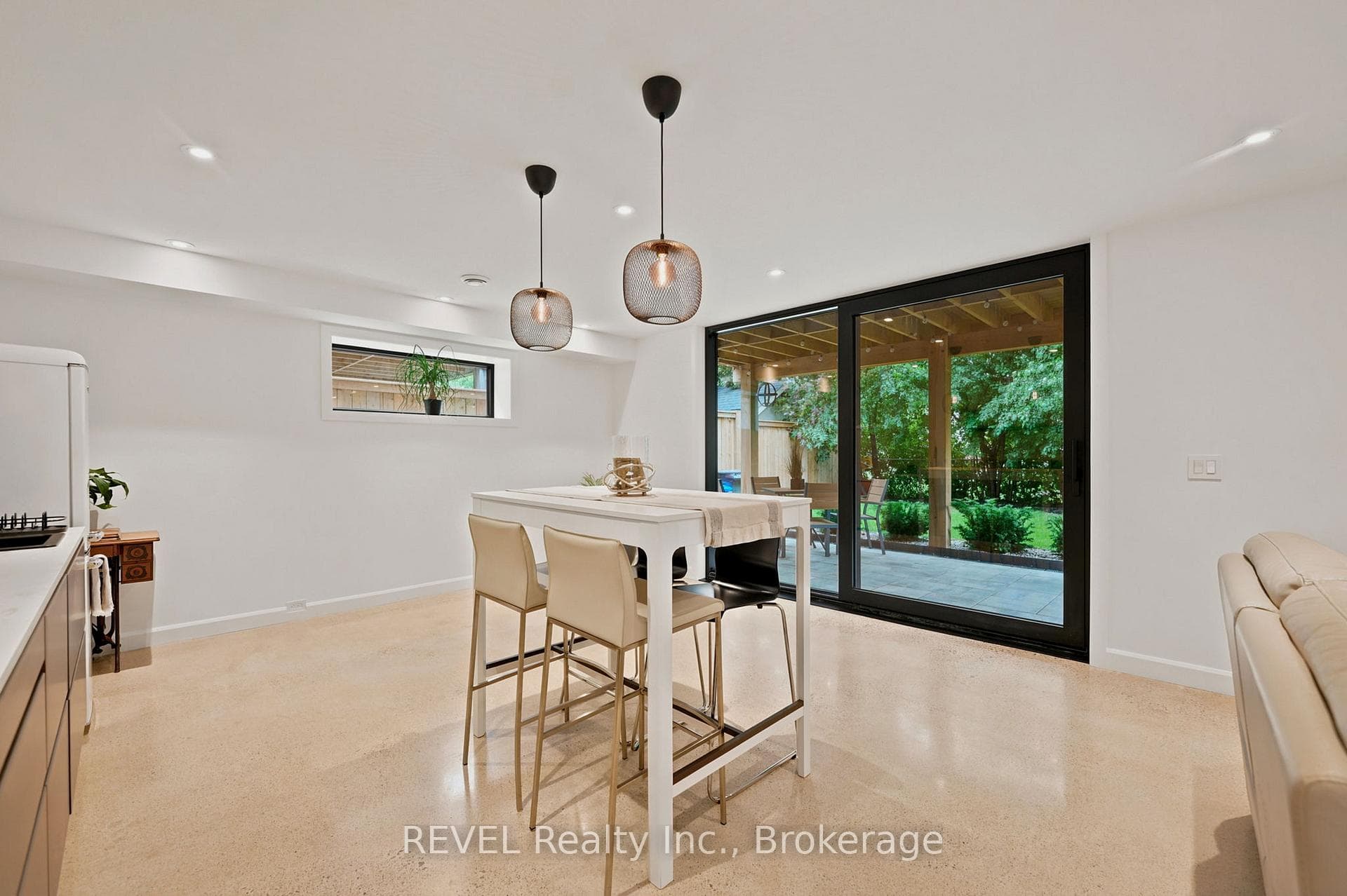 81 Mackenzie King Avenue photo 37