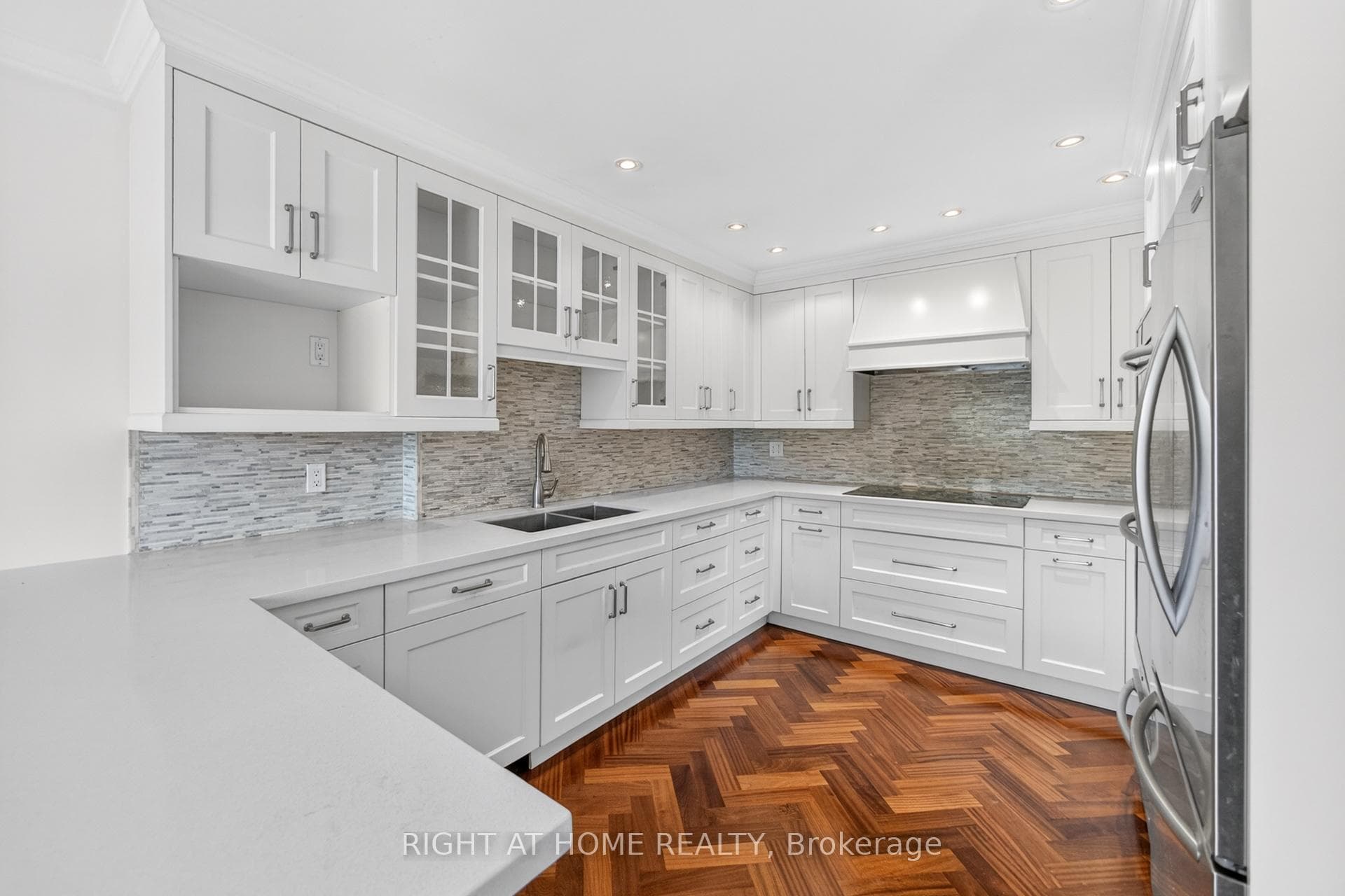 304 Ulric Crescent photo 14