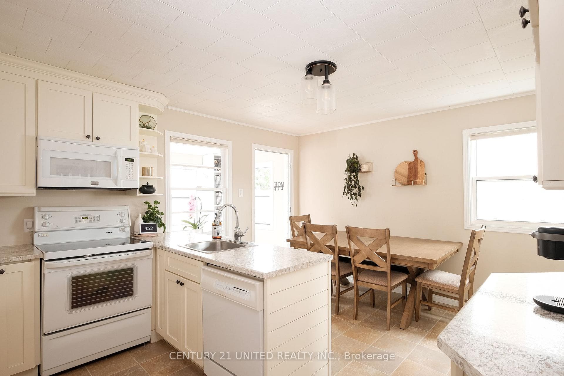 681 Park Street photo 11