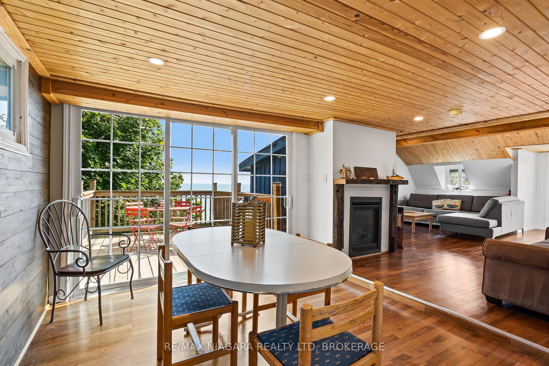 105 LIGHTHOUSE Drive photo 18