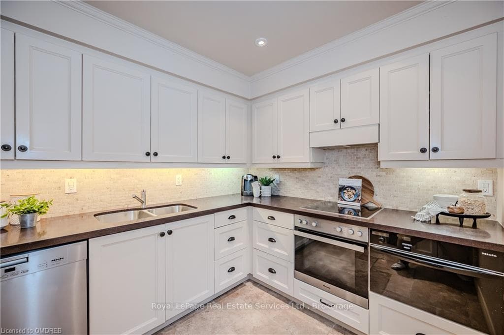 1050 SHAWNMARR Road Unit 105 photo 13