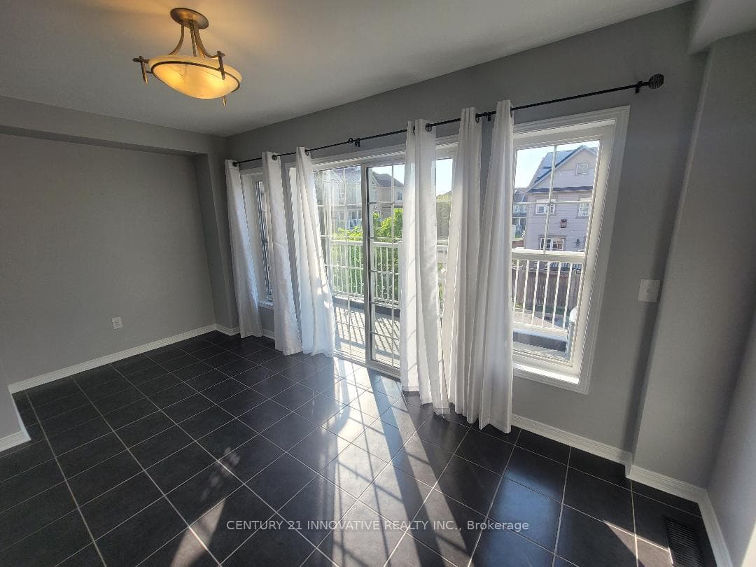 114 Harbourside Drive photo 13