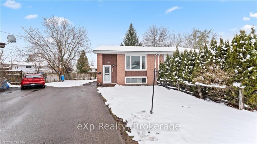 825 CUNNINGHAM Crescent photo 2