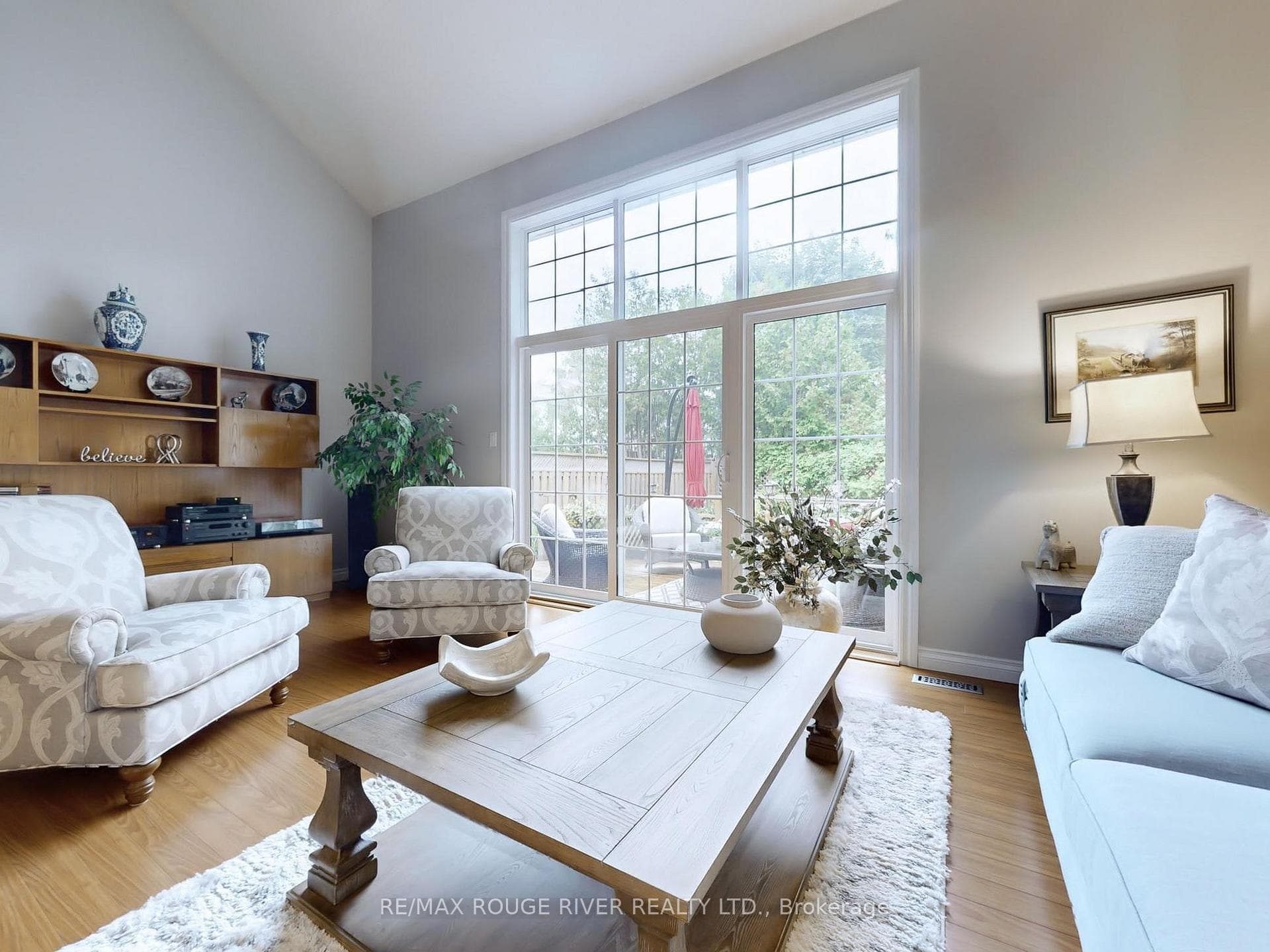 1763 Listowell Crescent photo 8