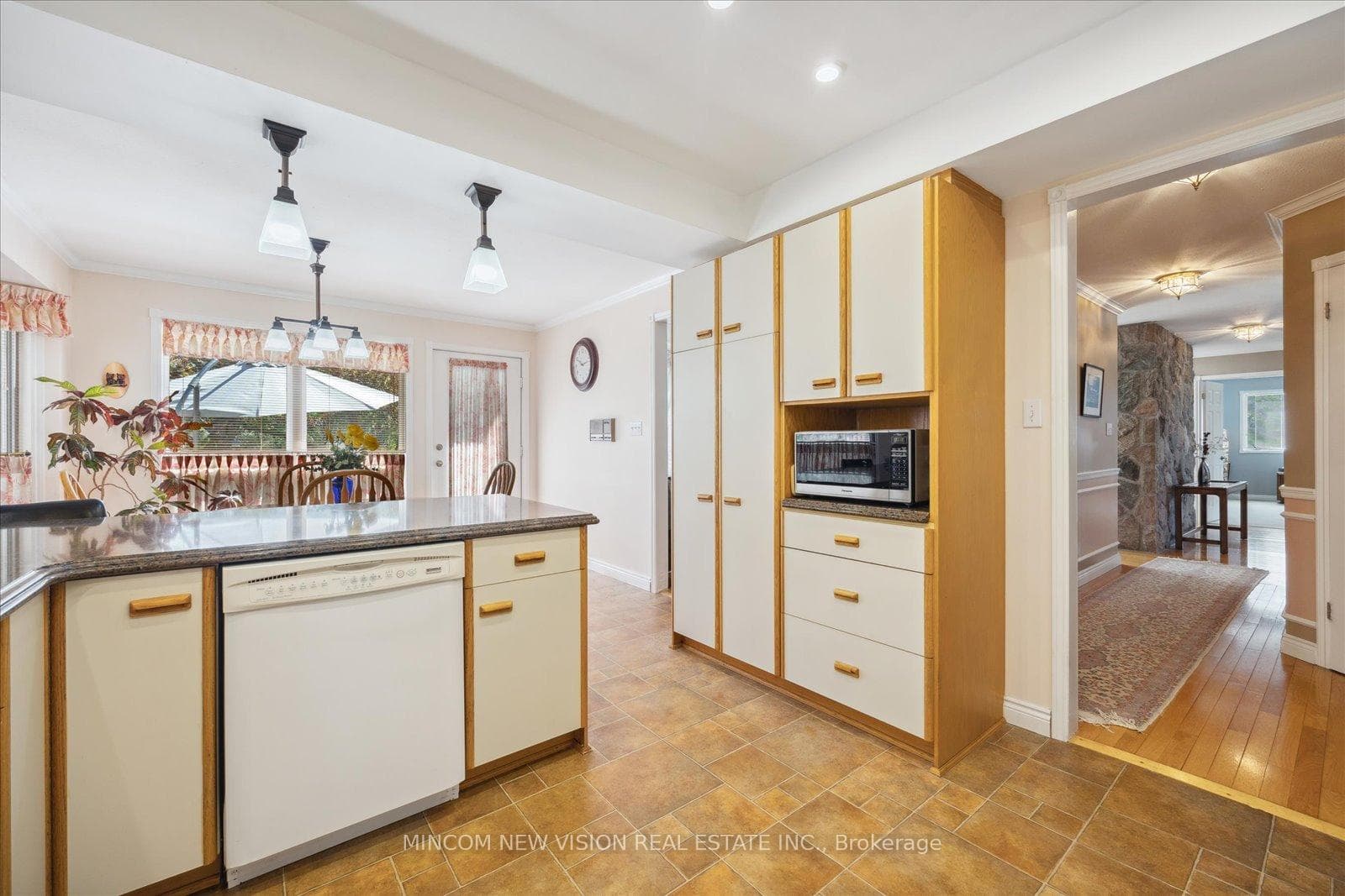 19 Hanover Court photo 15