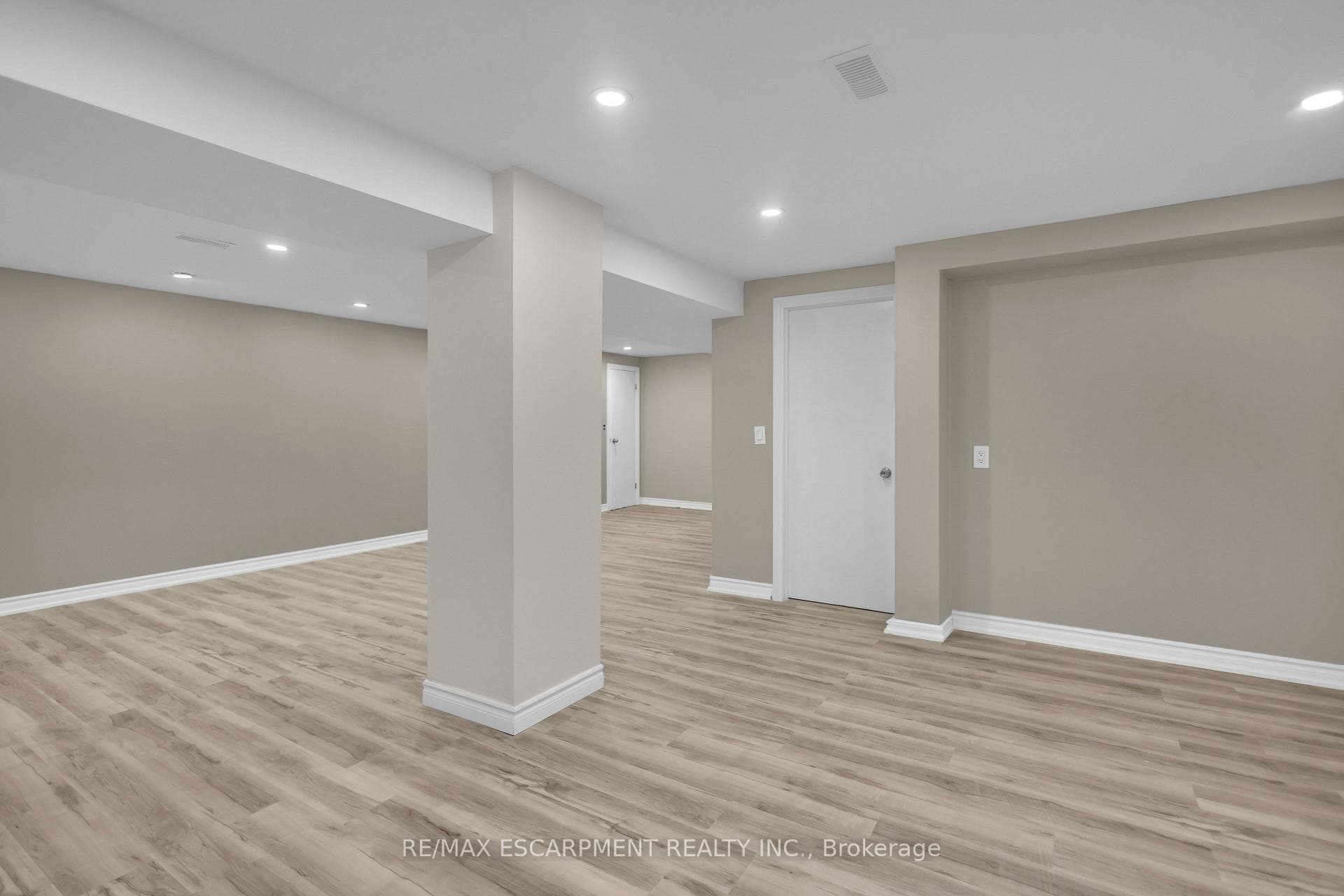 626 Iroquois Avenue photo 30