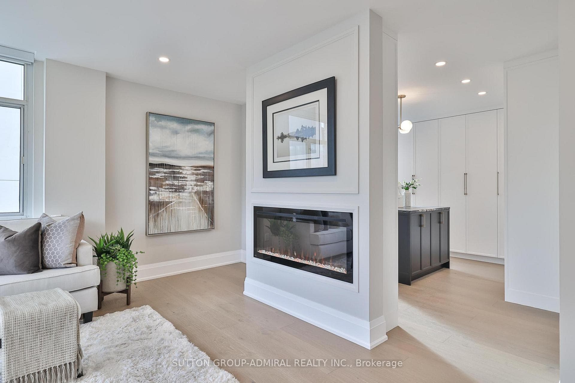 500 Avenue Road Unit 806 photo 23