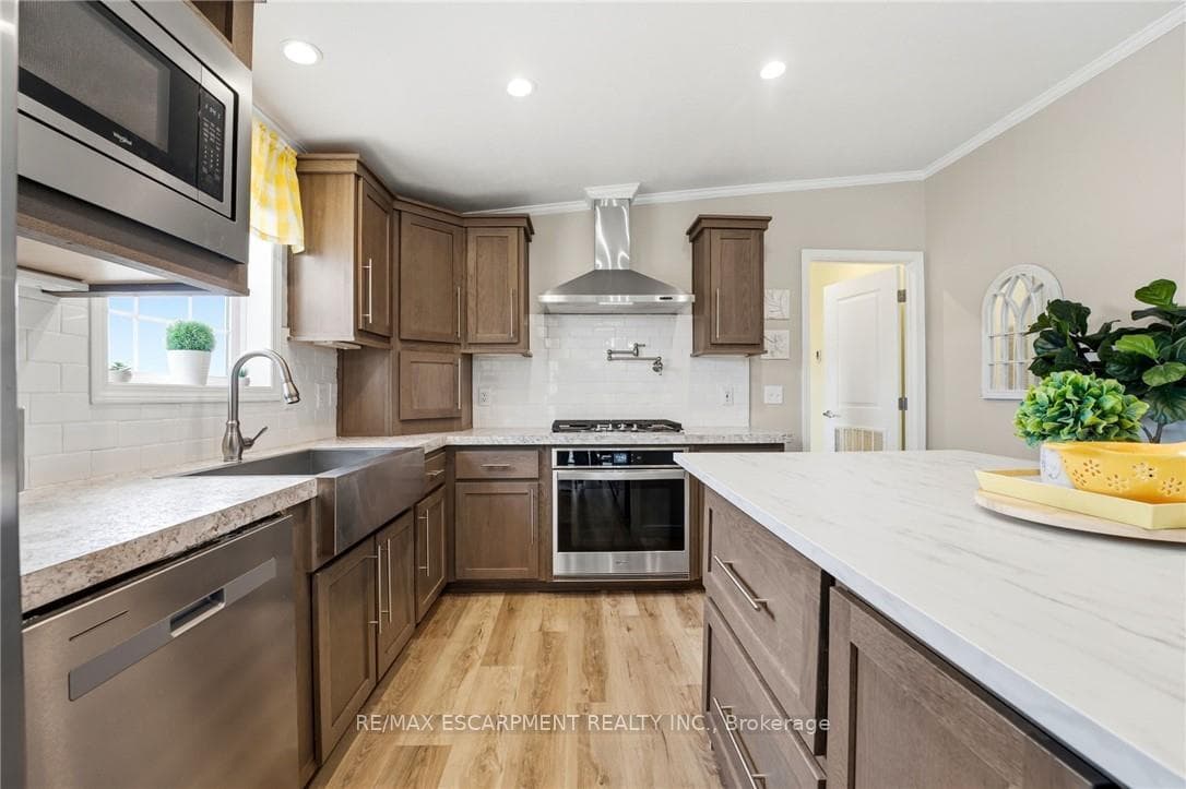 20 Hickory Hollow photo 21
