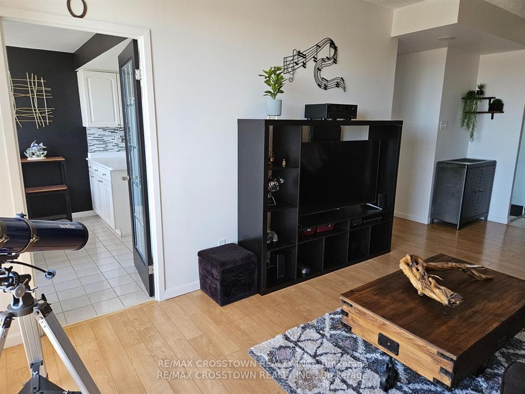 75 Ellen Street Unit 1706 photo 9
