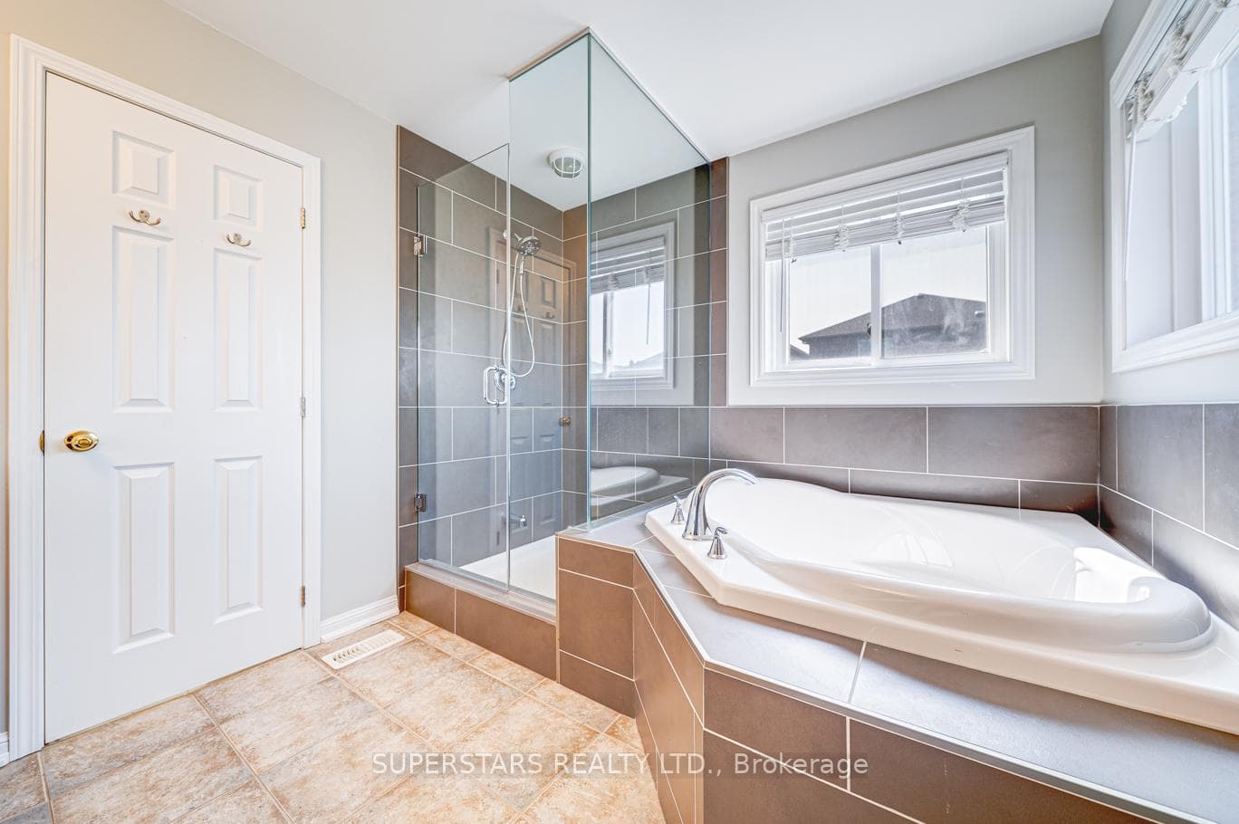 46 Majesty Boulevard photo 19