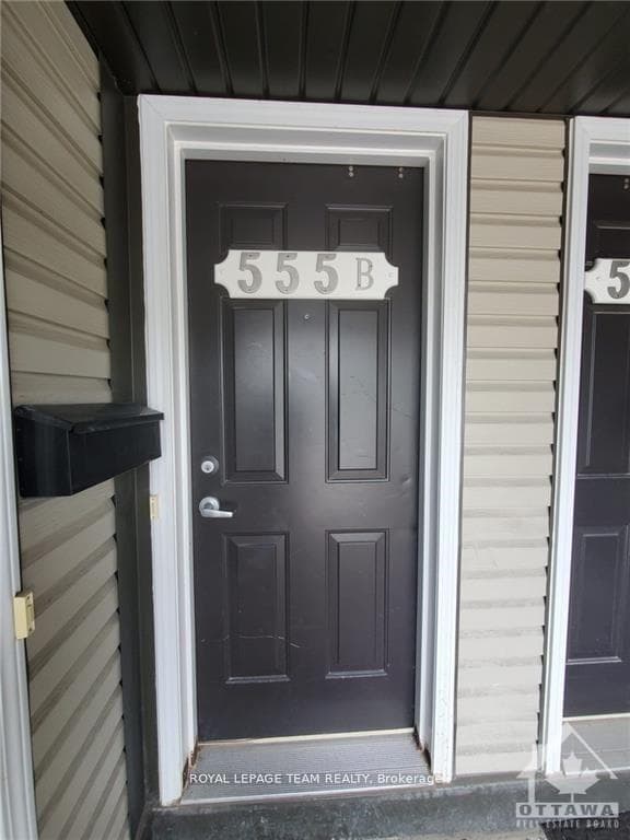 555 CHAPMAN MILLS Drive Unit B photo 2