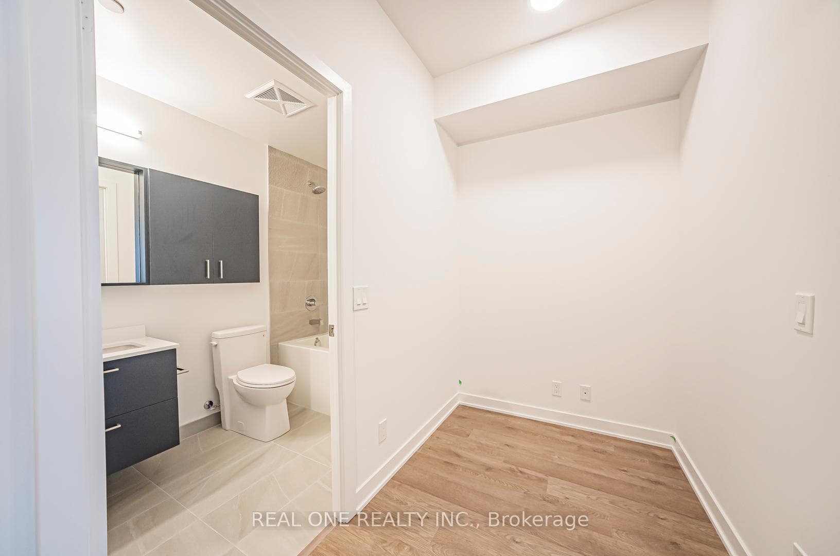 30 Upper Mall Way Unit A2606 photo 33
