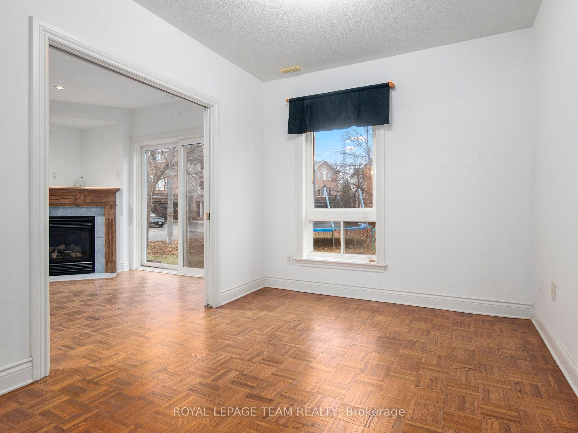 51 Castle Glen Crescent photo 9