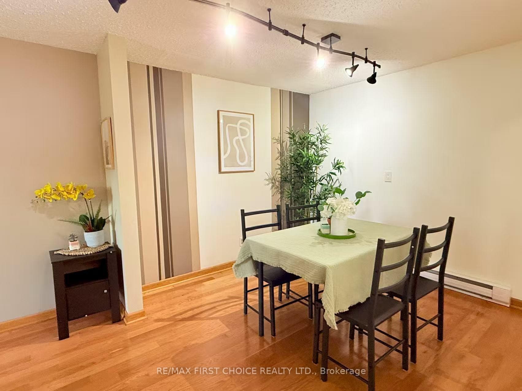 563 Pasteur Road photo 8