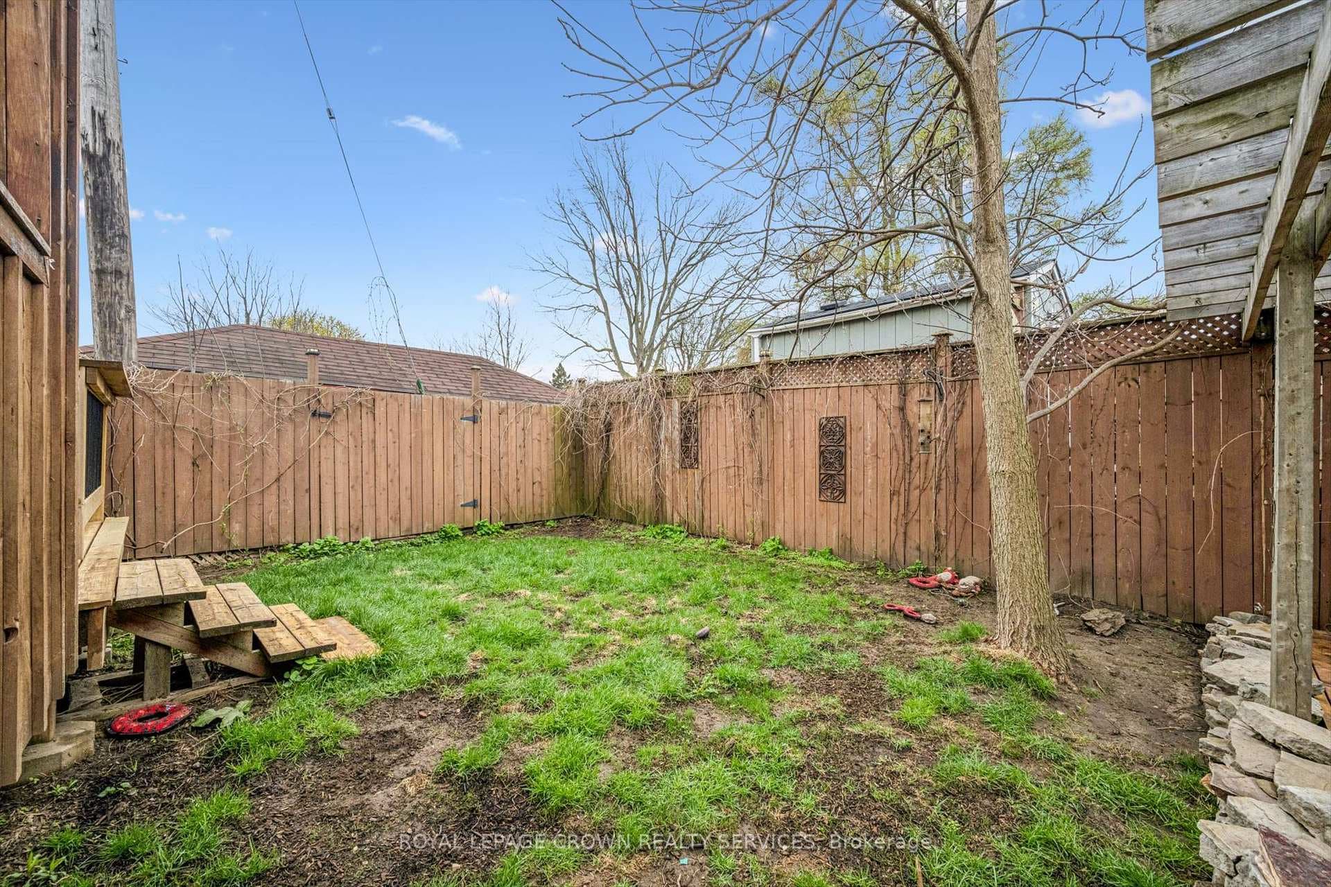 9 Spadina Road photo 26