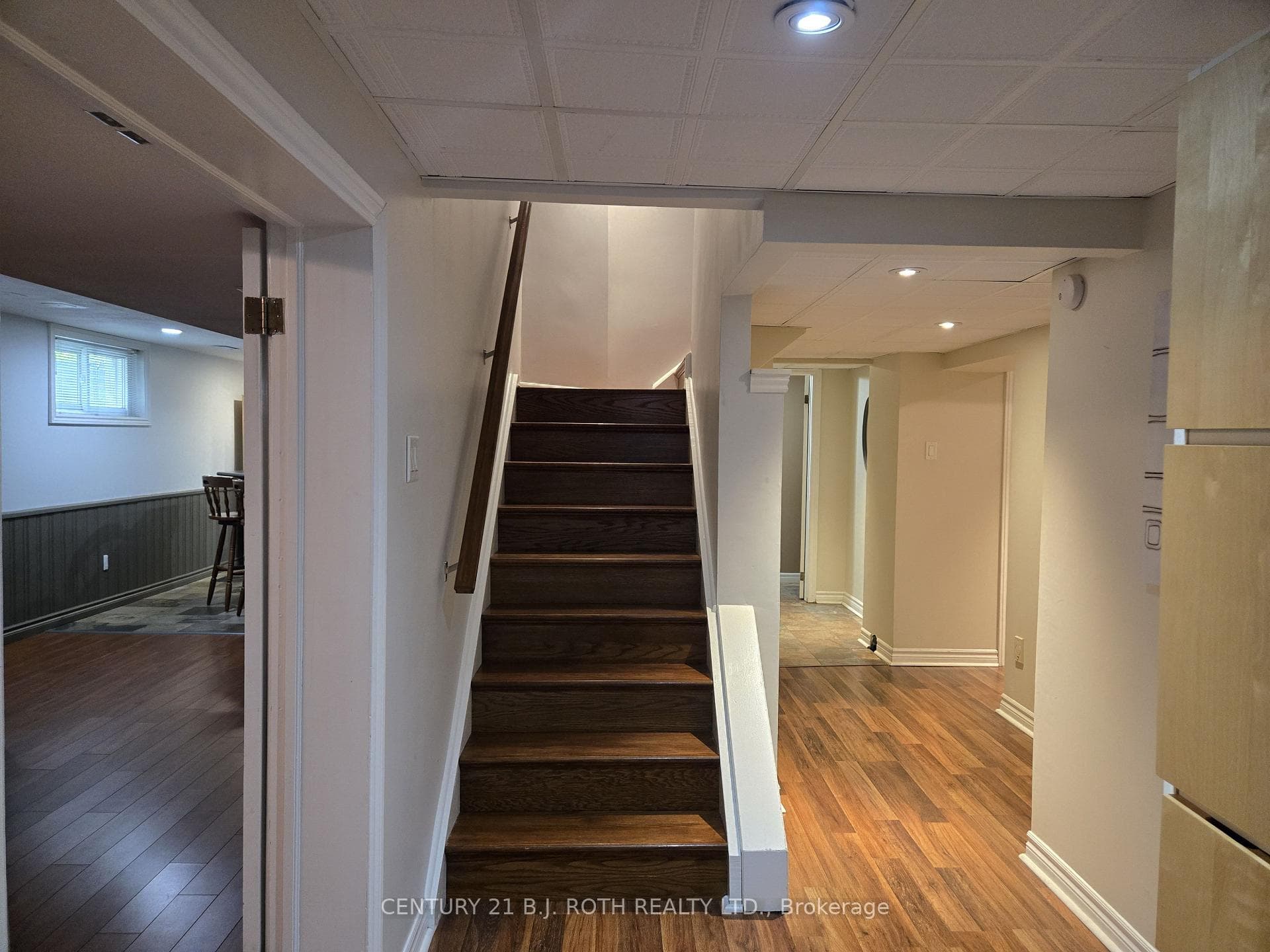 105 Chieftain Crescent photo 2