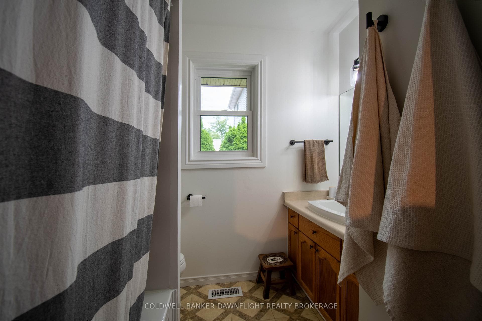 225 Carling Street photo 15