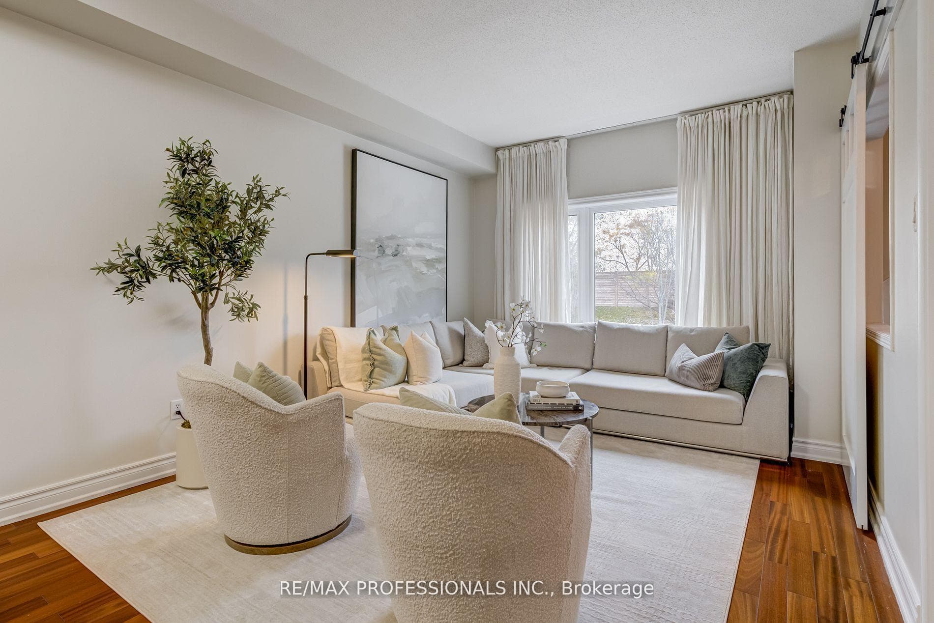 105 Harbourview Crescent photo 4