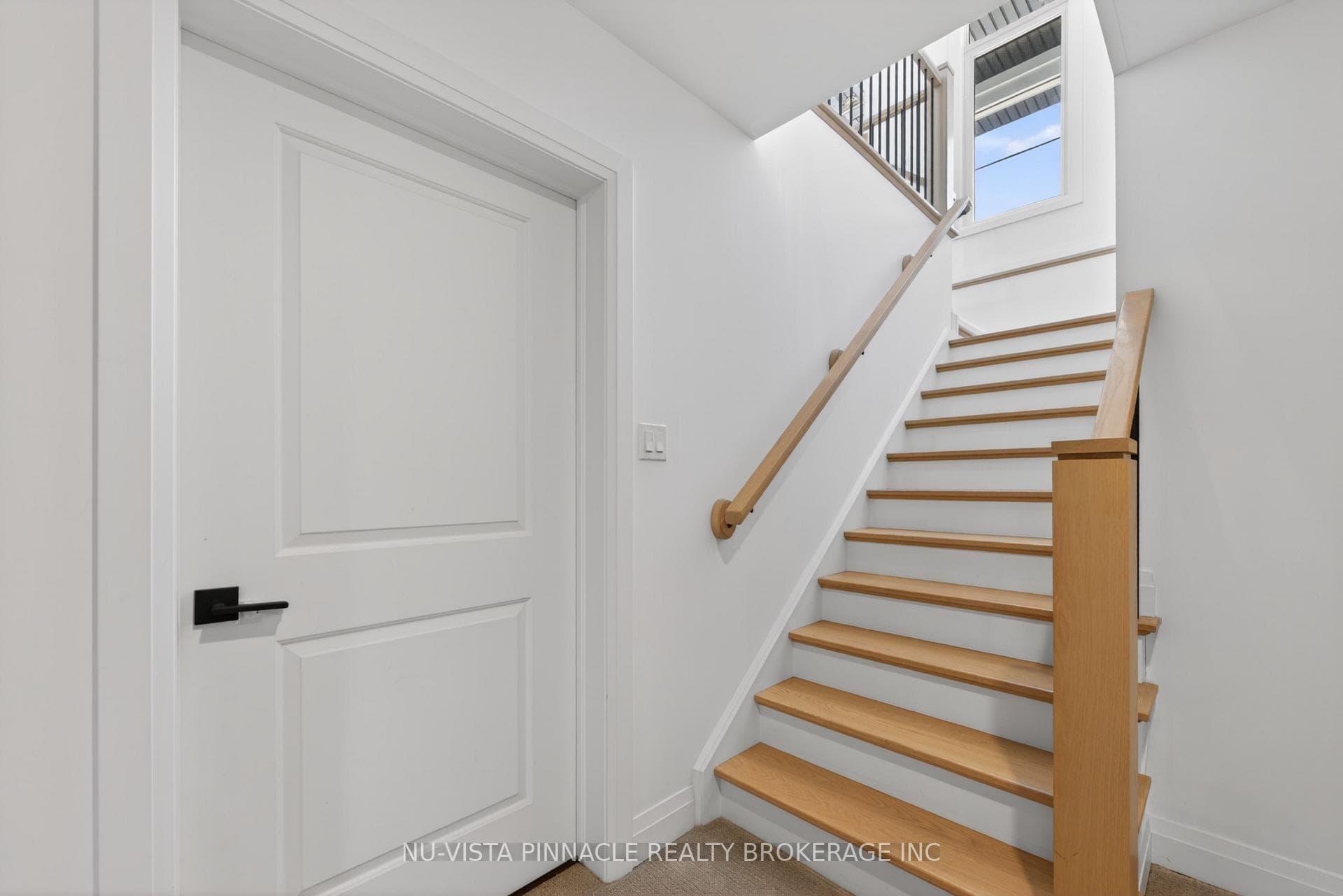 2572 LUCAS Avenue photo 32