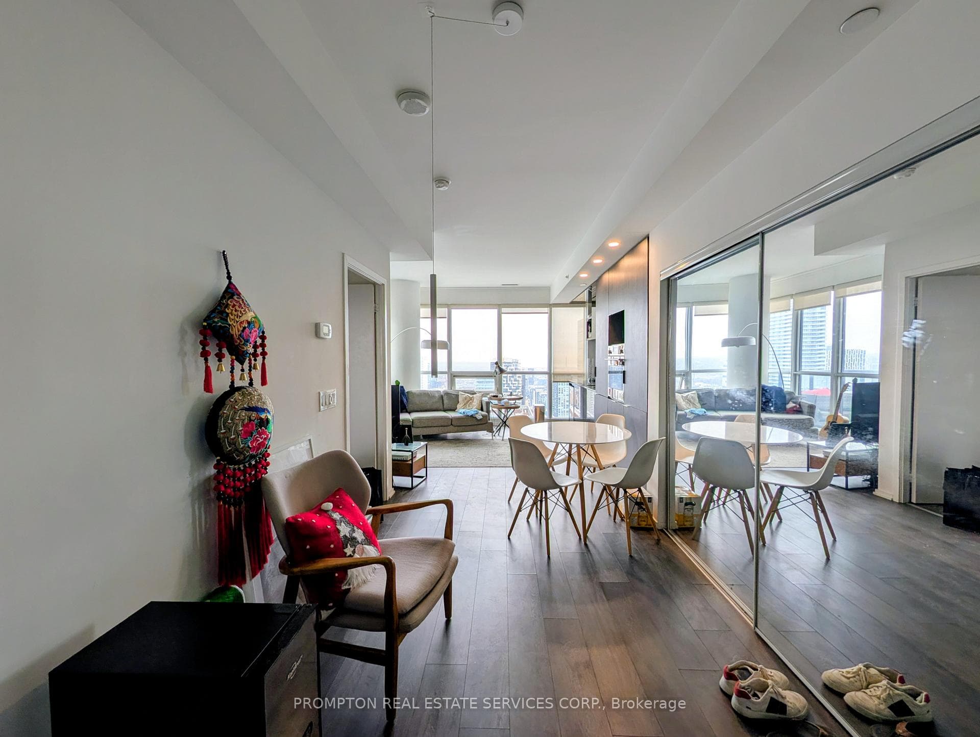 Dining/seating area