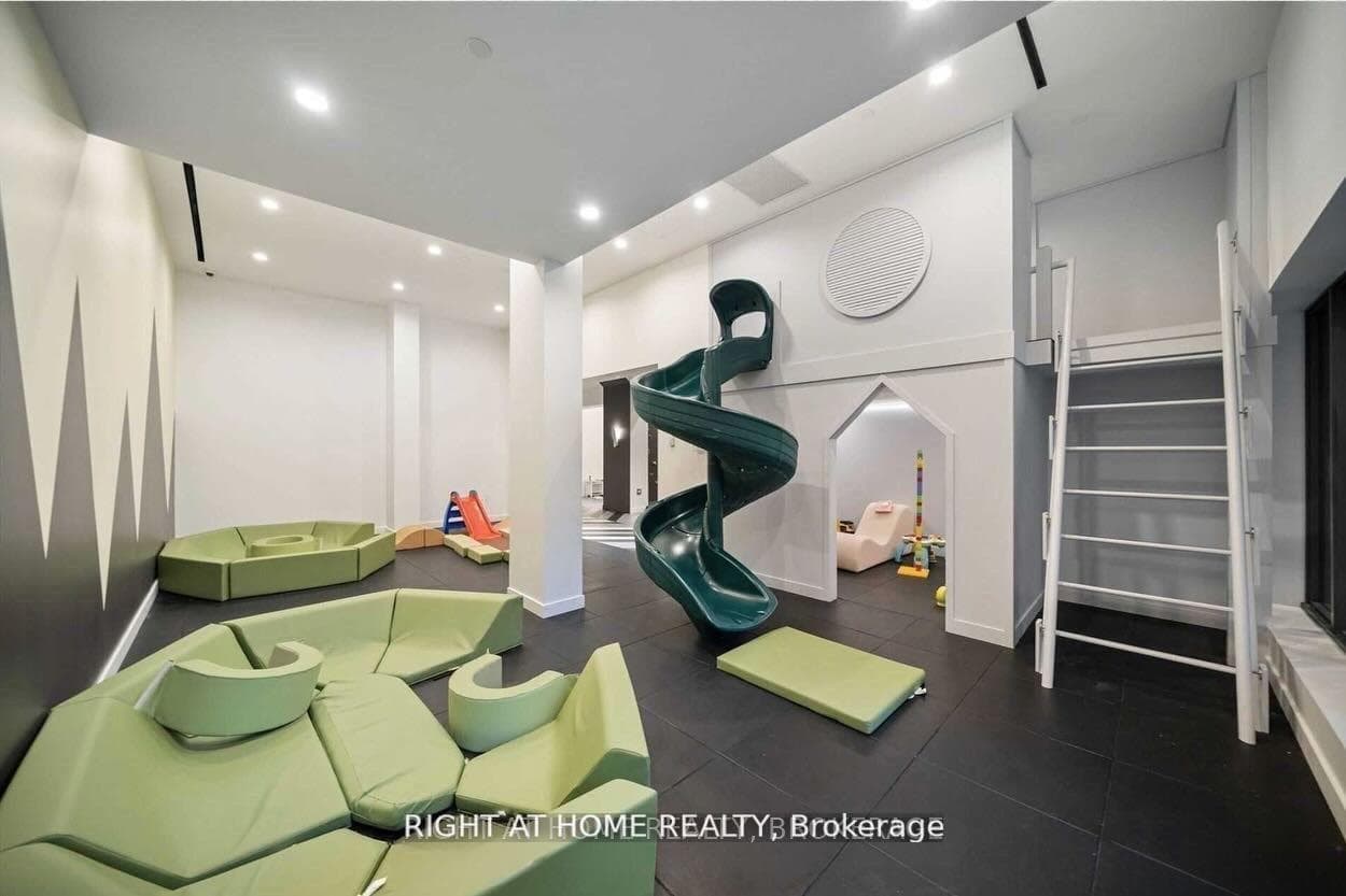39 Roehampton Avenue Unit 1301 photo 34