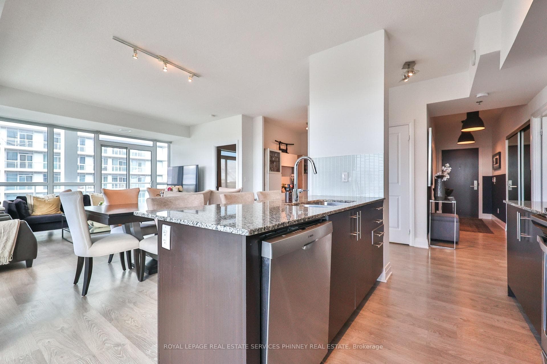 55 SPEERS Road Unit 1709 photo 11